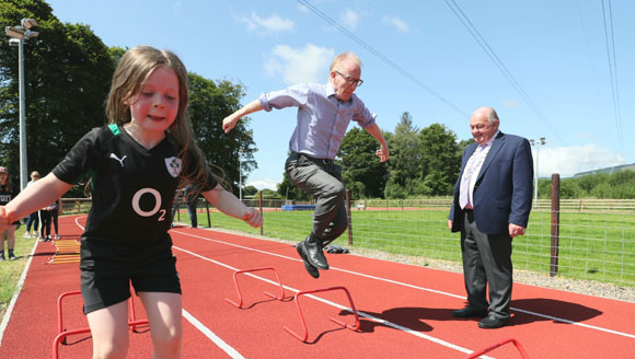 Minister Feighan visits Healthy Ireland-funded athletics club in Killaloe
