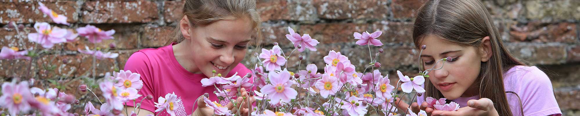 Girls with folwers
