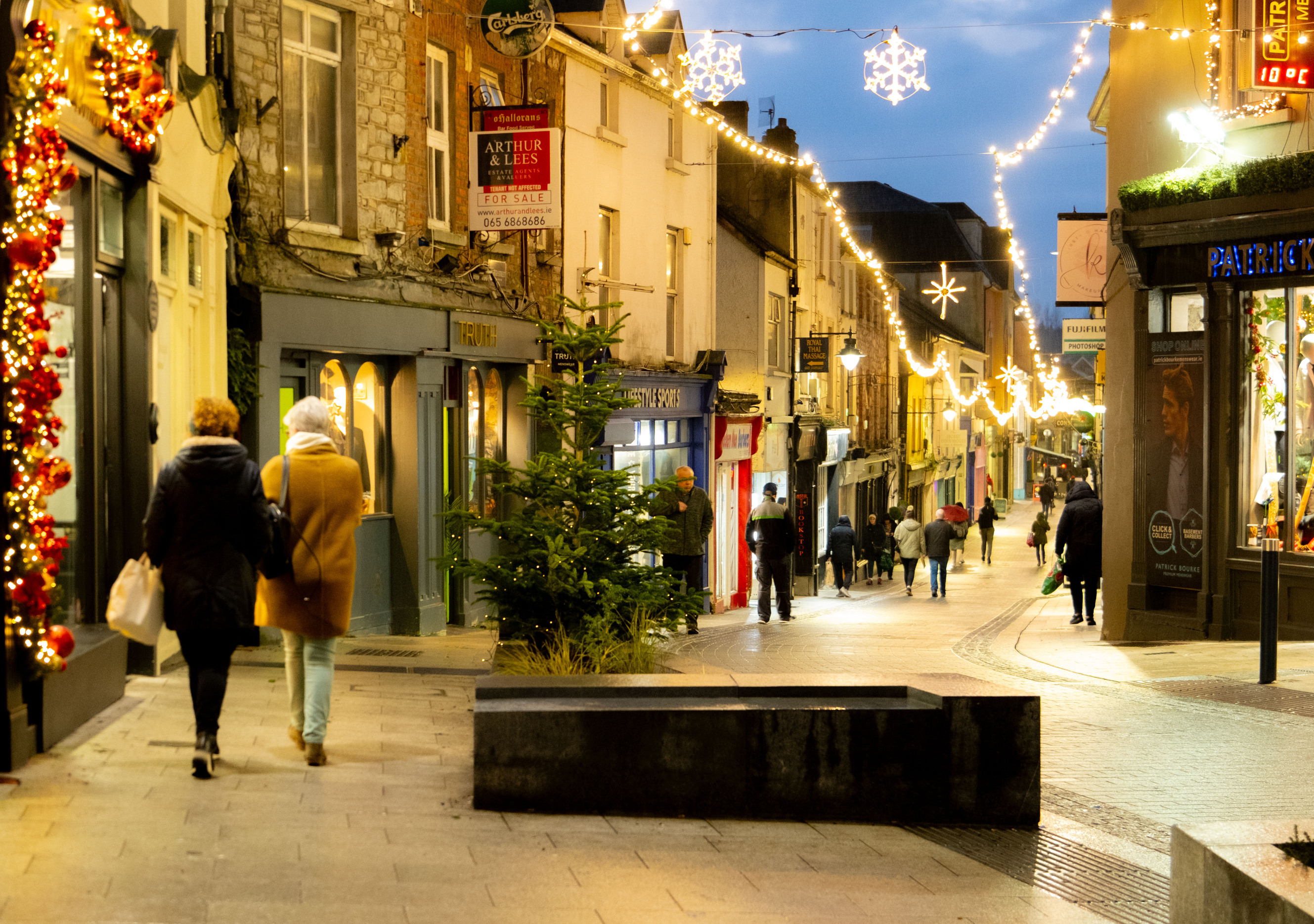 Ennis Seasonal Shopping Scene